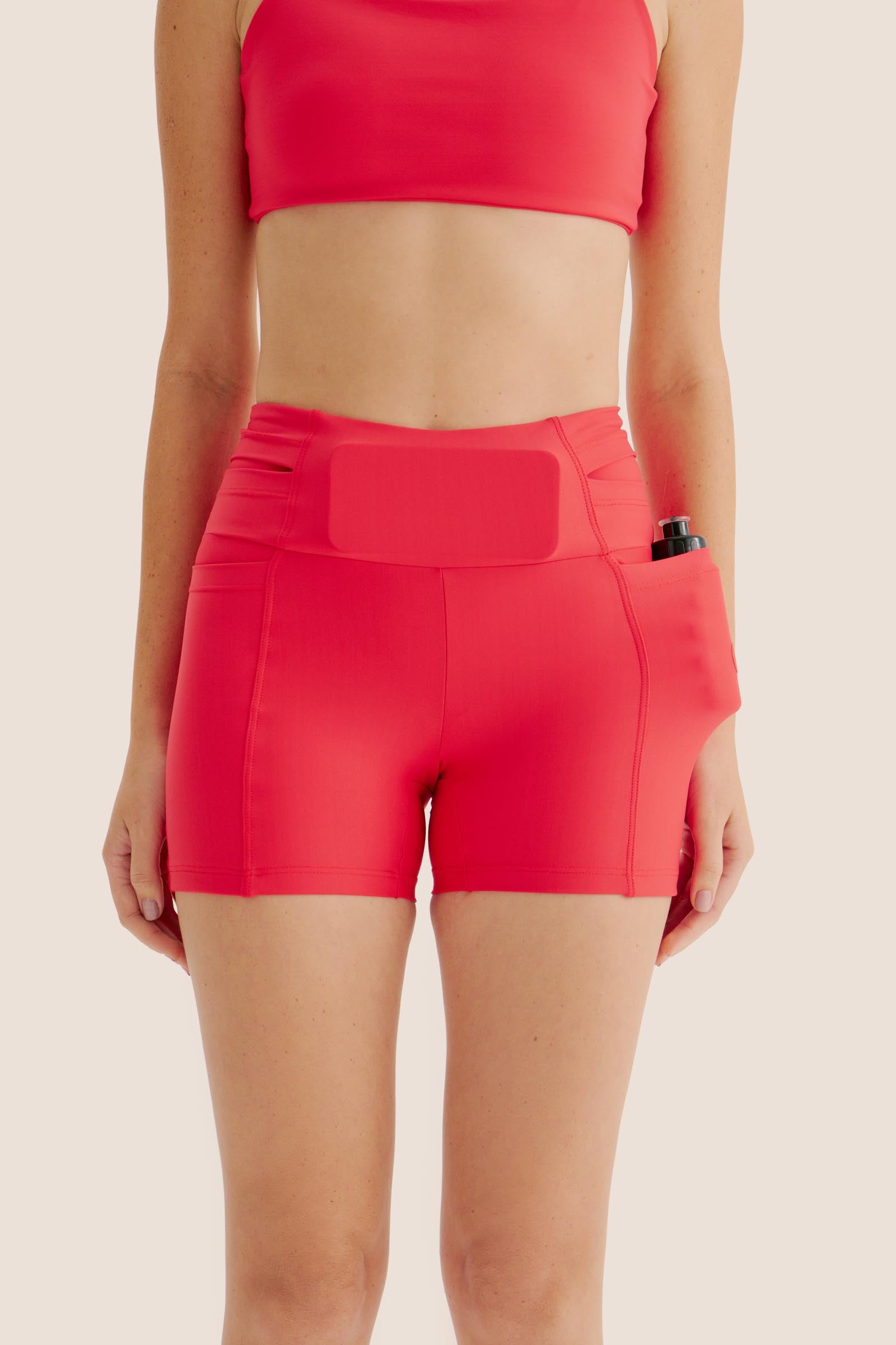 SHORT DE COMPRESSÃO COM MULTIBOLSOS CURTO EMANA FOGO