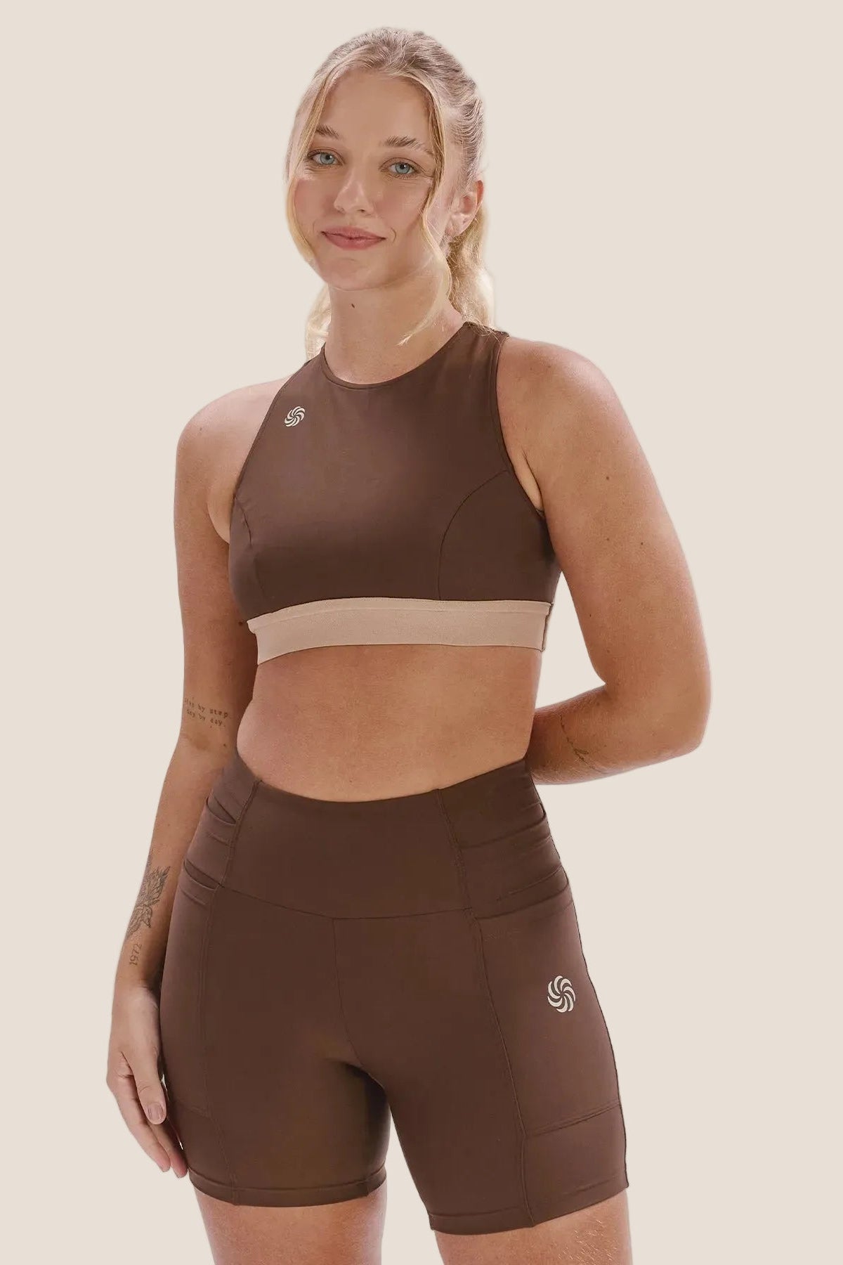 Top Cropped Dupla Face Total Emana Café e Nude