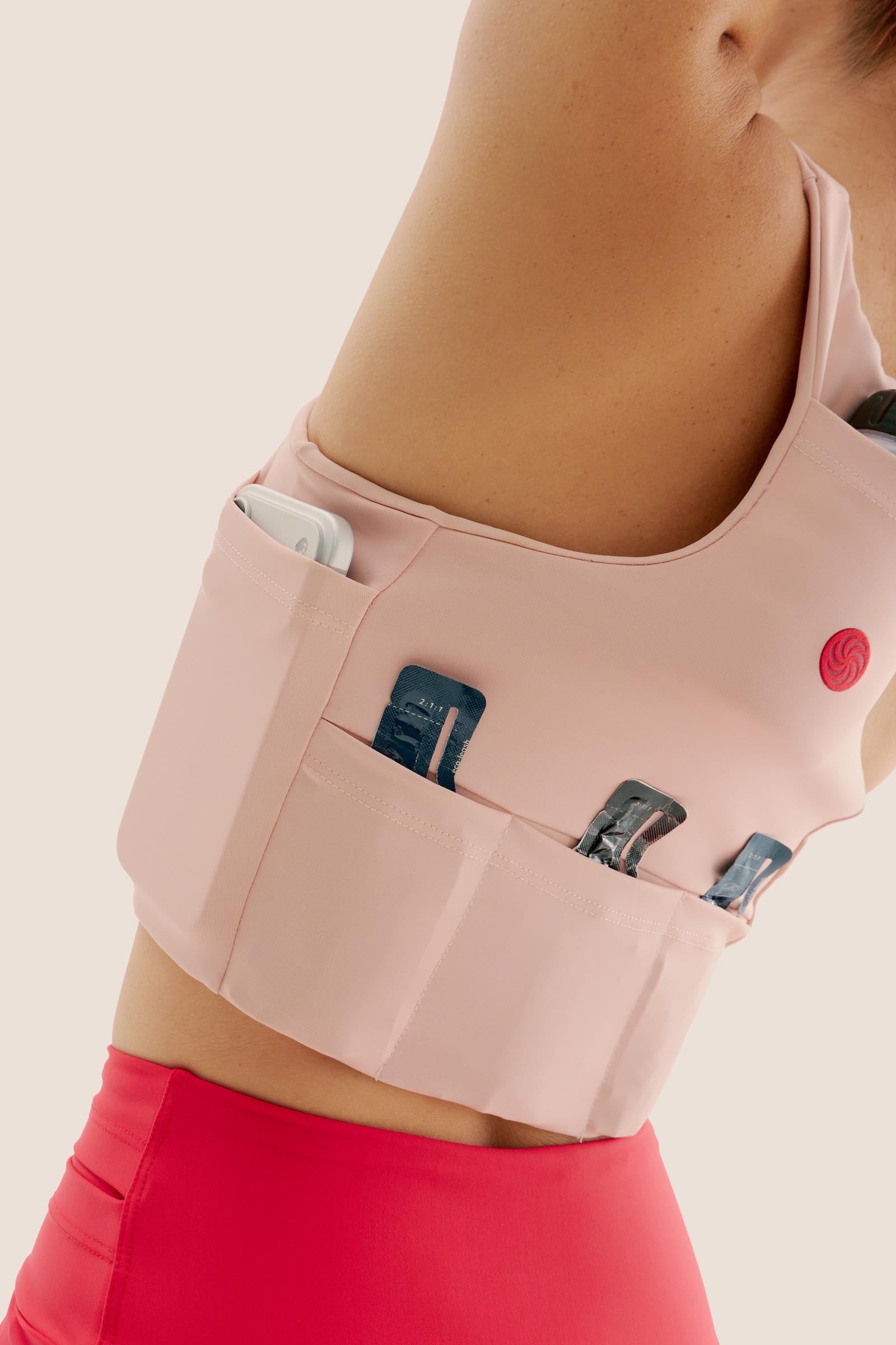 Look: Top 7 bolsos rose + Short saia multibolsos livre fogo