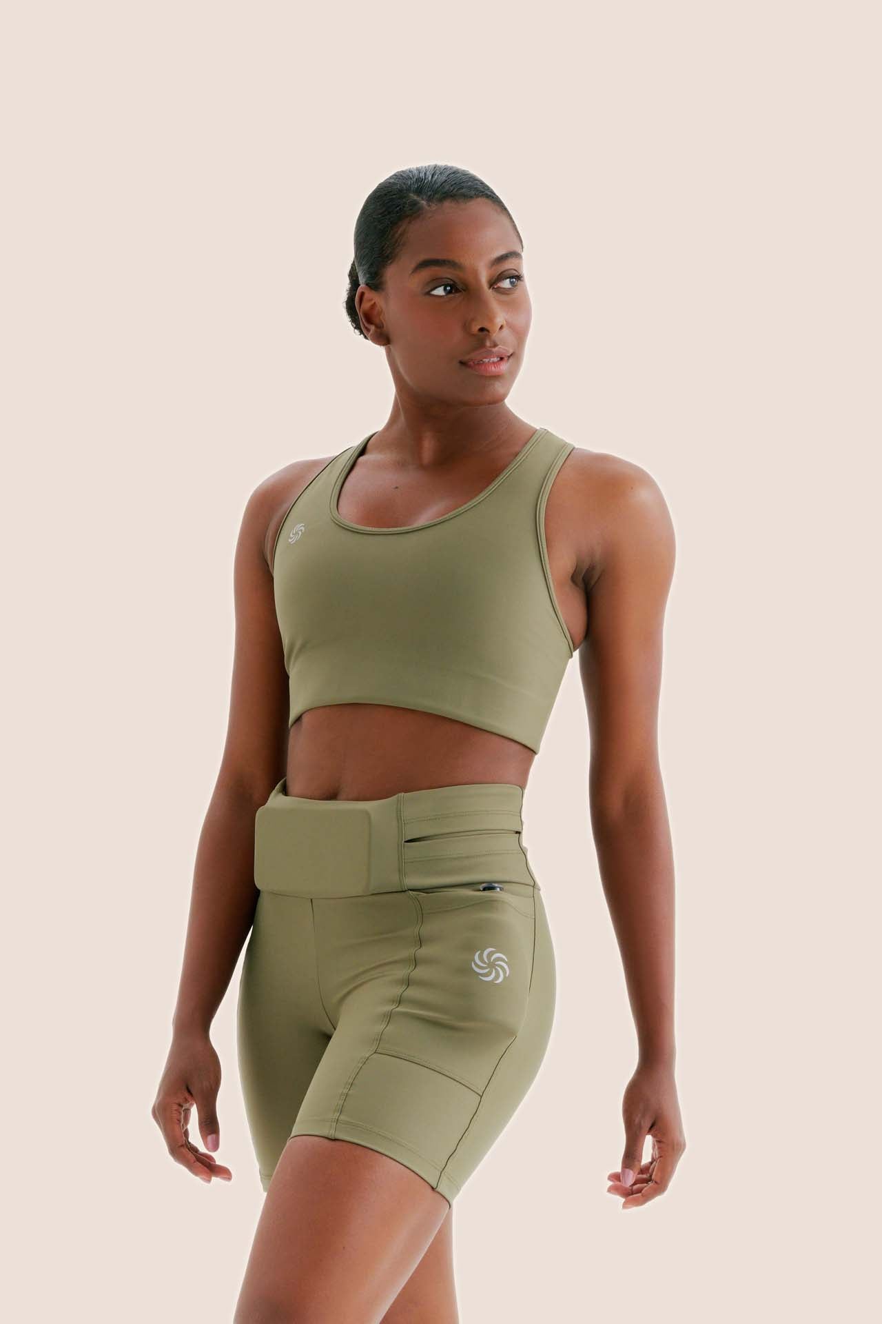 TOP DE COMPRESSÃO COM SUPER BOLSO 2.0 TOTAL EMANA VERDE MUSGO